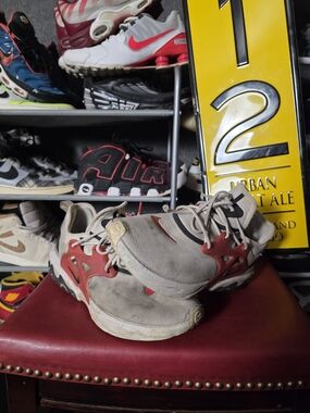 🔥 Nike Presto React Men's Size 10 White and Red Athletic Shoes